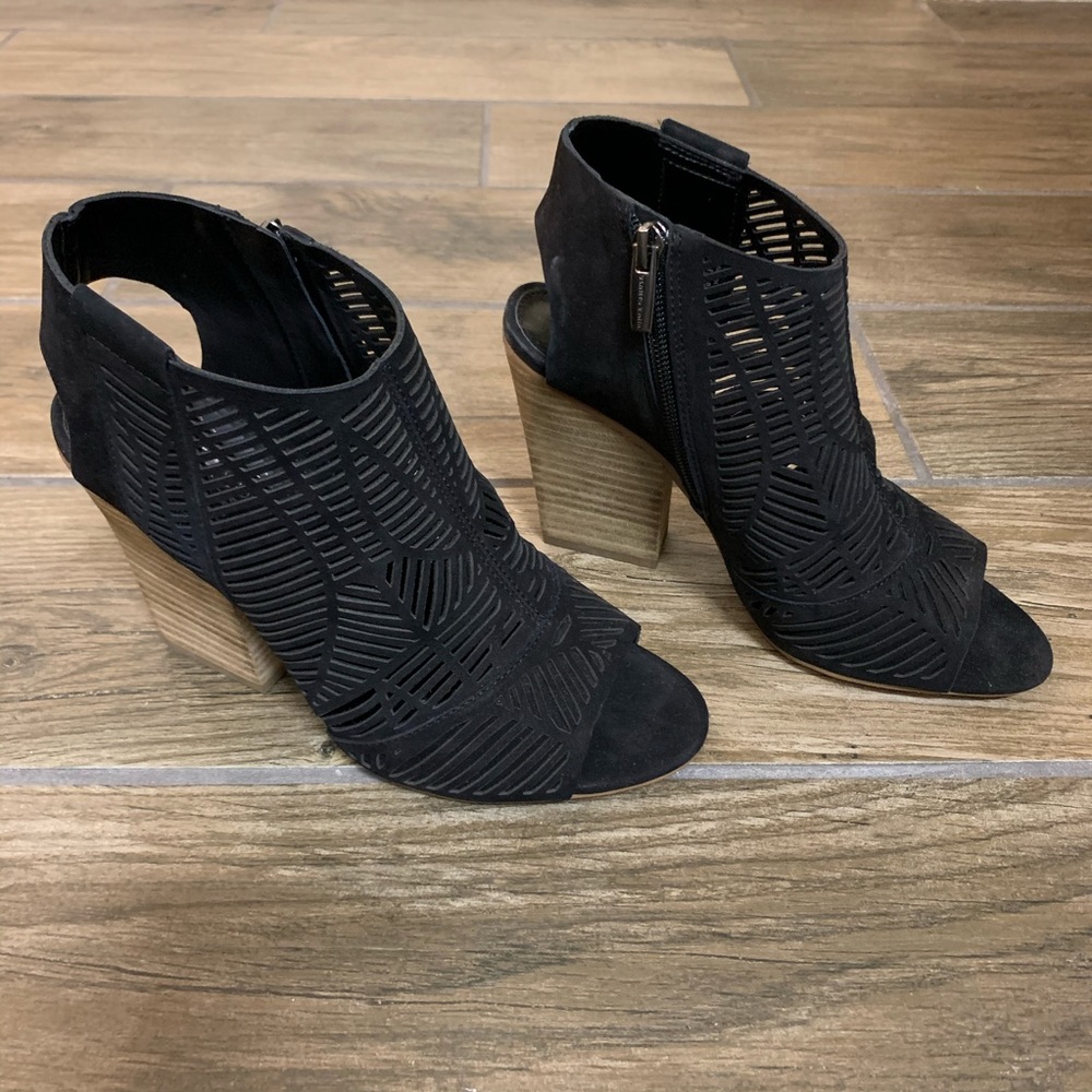 NWOT Vince Camuto Kimora Sandal